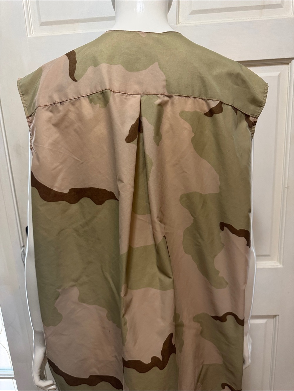 Sleeveless Desert Camo Utility Vest - Picture 8 of 11